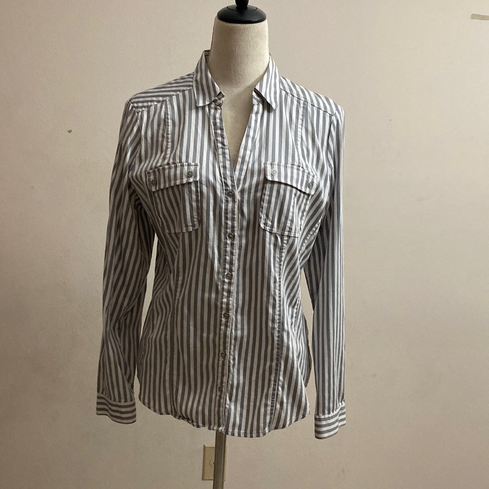 7TH AVENUE NEW YORK & COMPANY STRIPED, BUTTON DOWN.  FITS LIKE A MEDIUM SIZE.